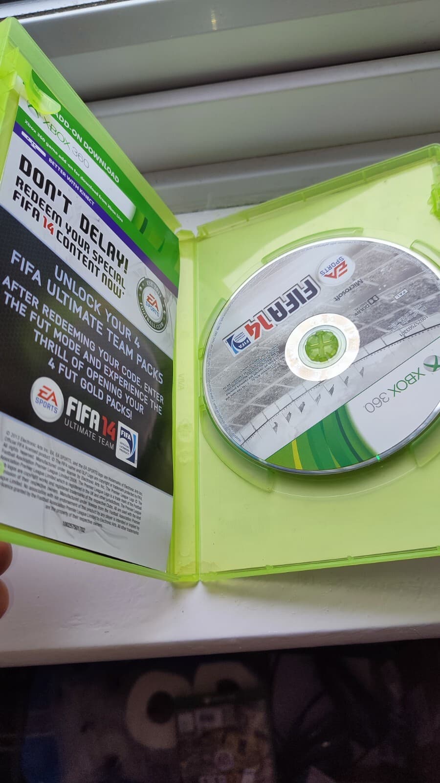 FIFA 14 (Microsoft Xbox 360) Video Game thumbnail 2